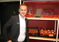 Martijn van den Berg bij de Honingtomaten en Joyn-tomaten van Looye Kwekers